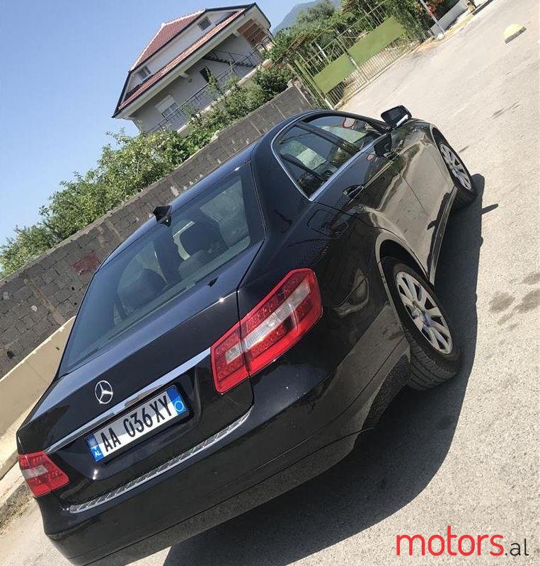 2011' Mercedes-Benz E 200 photo #1