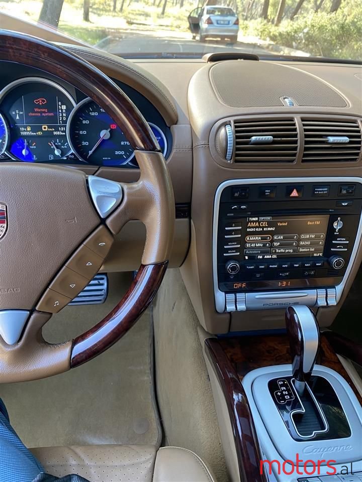 2009' Porsche Cayenne photo #6