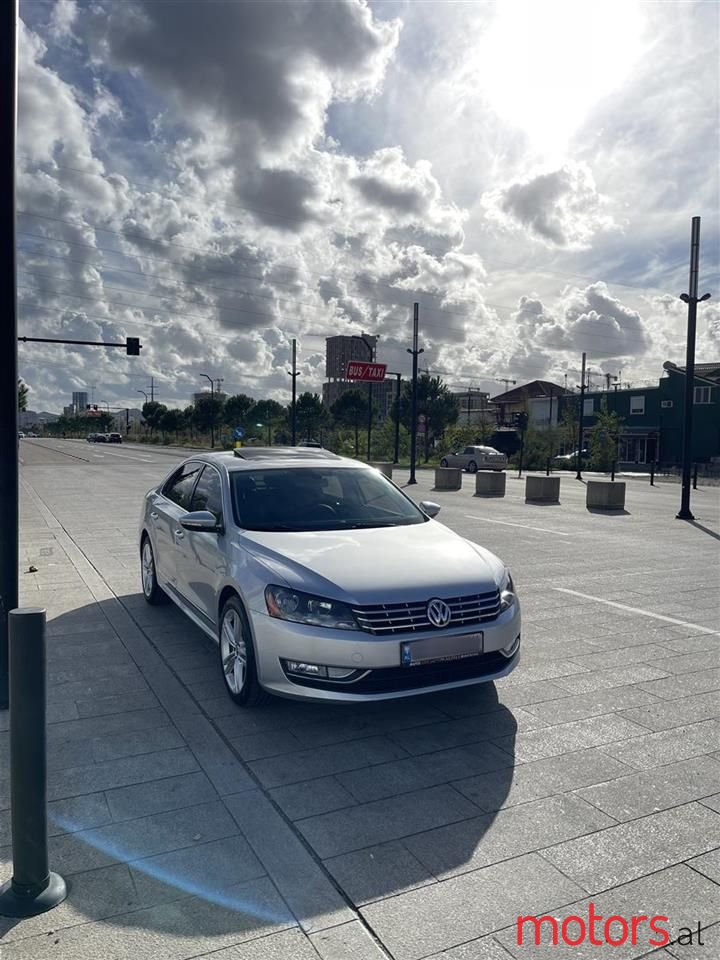 2013' Volkswagen Passat photo #1