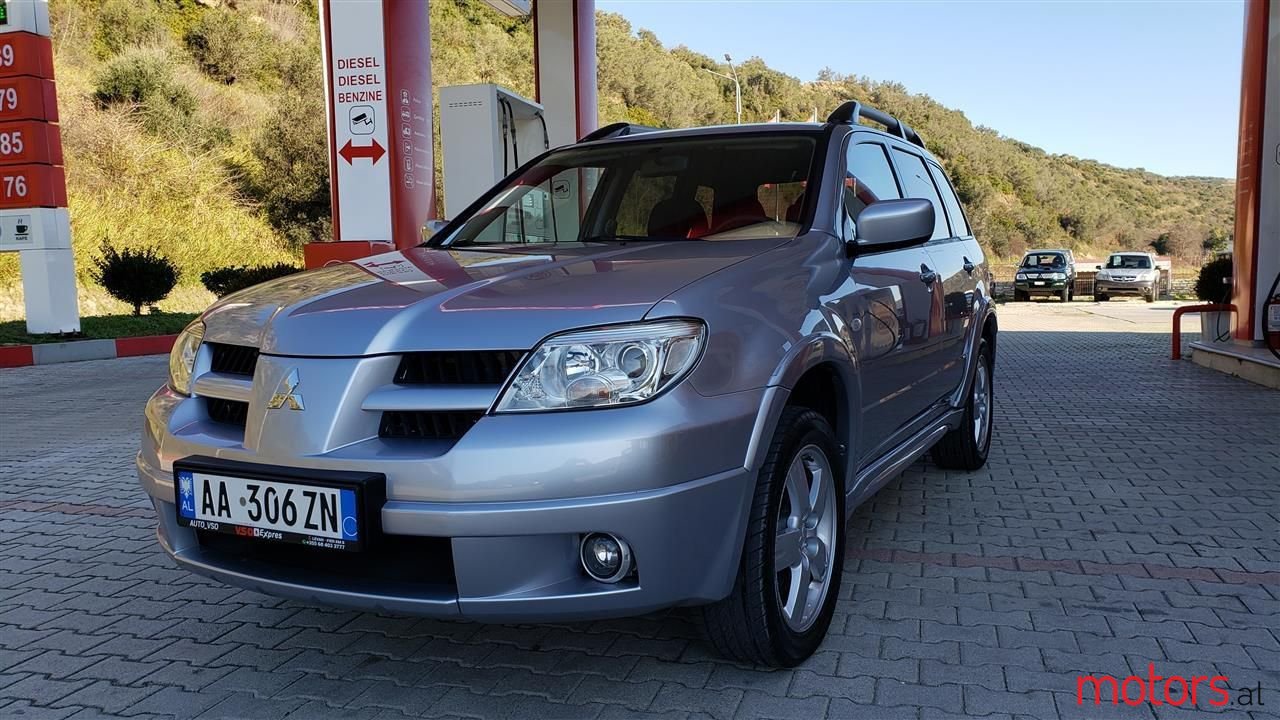 2008' Mitsubishi Outlander photo #3