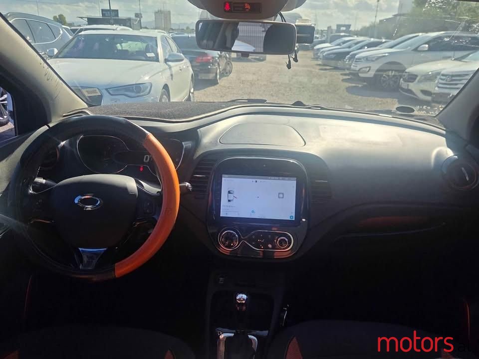 2015' Renault Capture photo #4