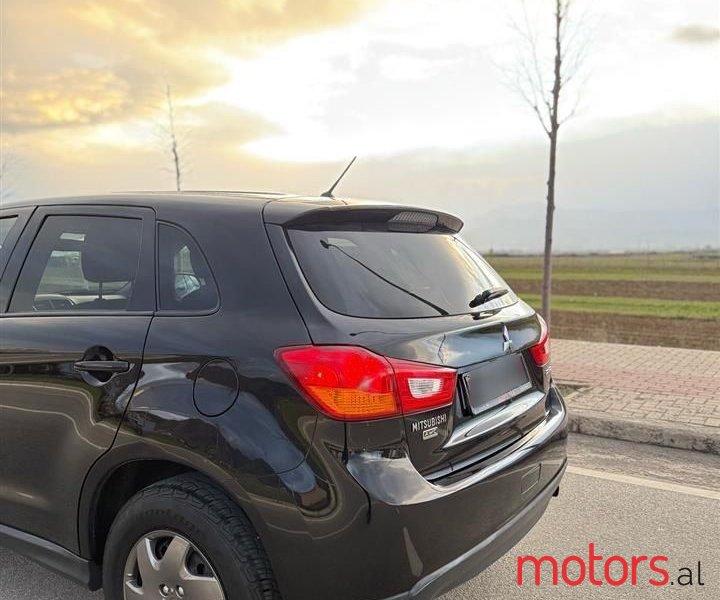2014' Mitsubishi ASX photo #6