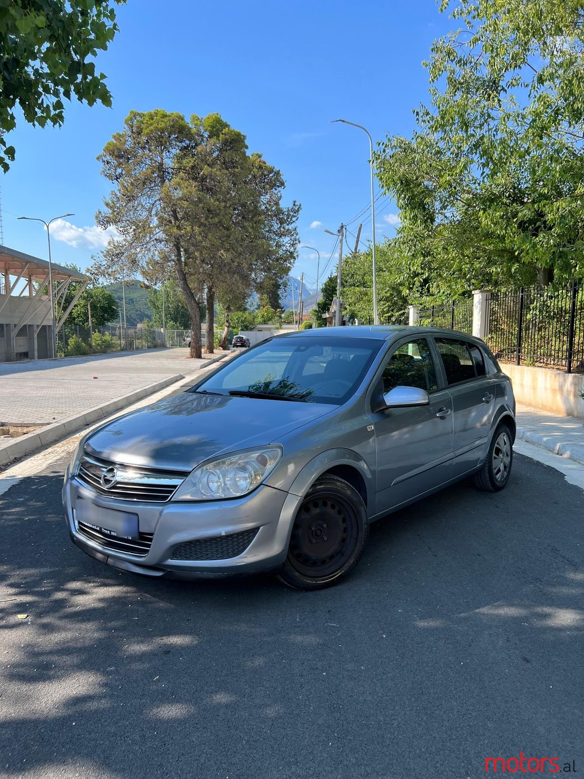 2010' Opel Astra photo #2
