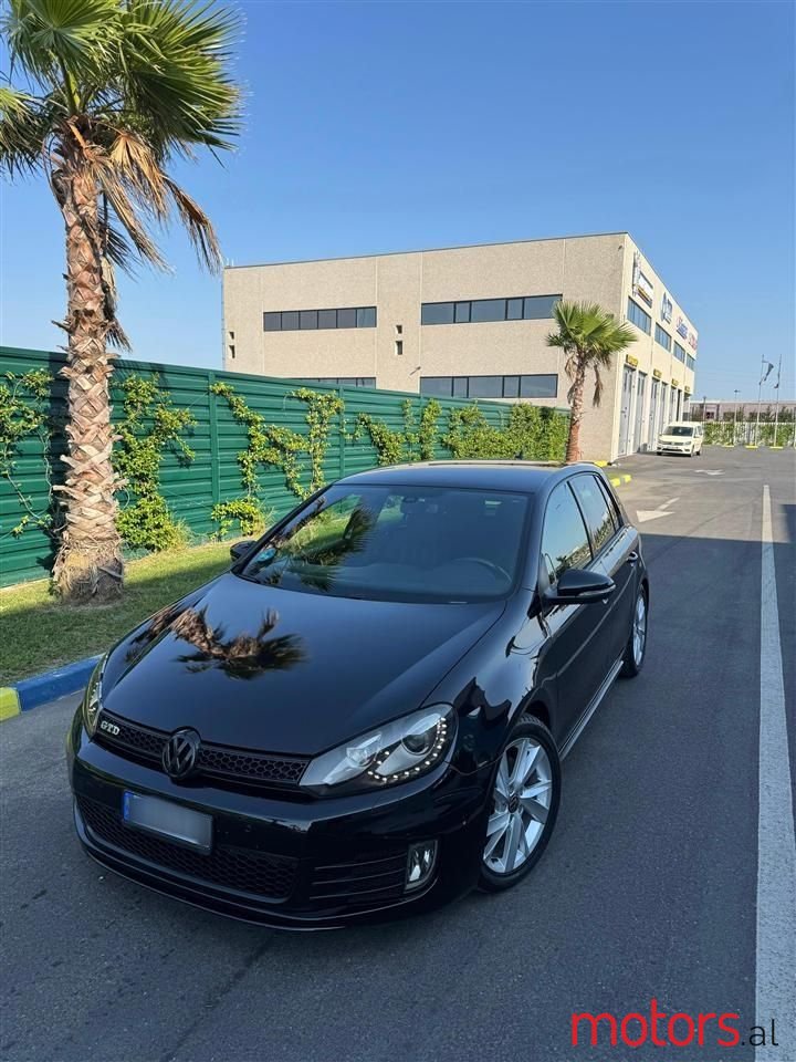 2011' Volkswagen Golf photo #1