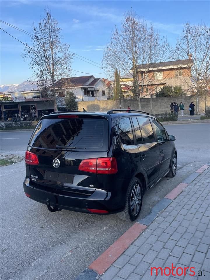 2012' Volkswagen Touran photo #2