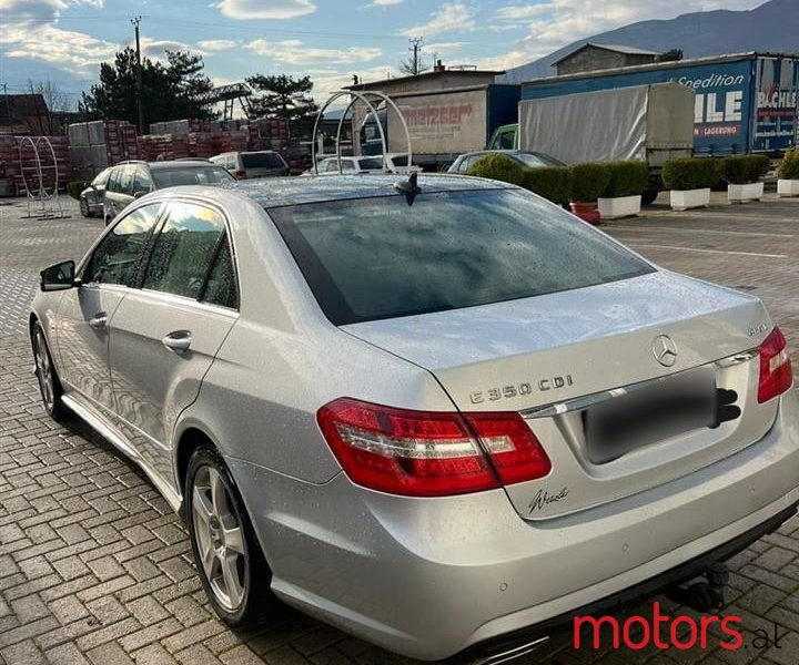 2011' Mercedes-Benz E 350 photo #2