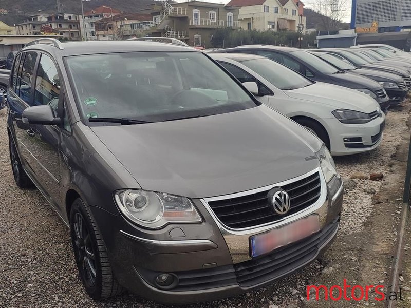 2007' Volkswagen Touran photo #3