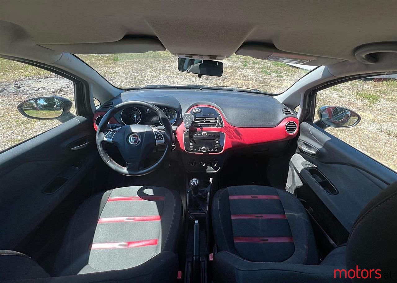 2012' Fiat Punto Evo photo #6