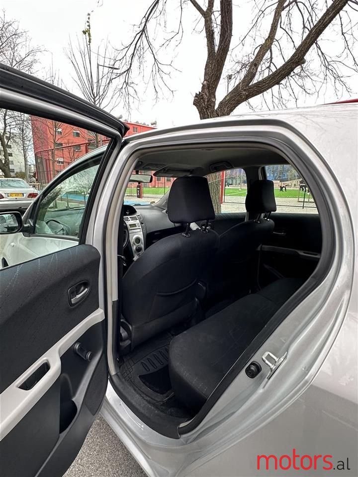 2007' Toyota Yaris photo #3