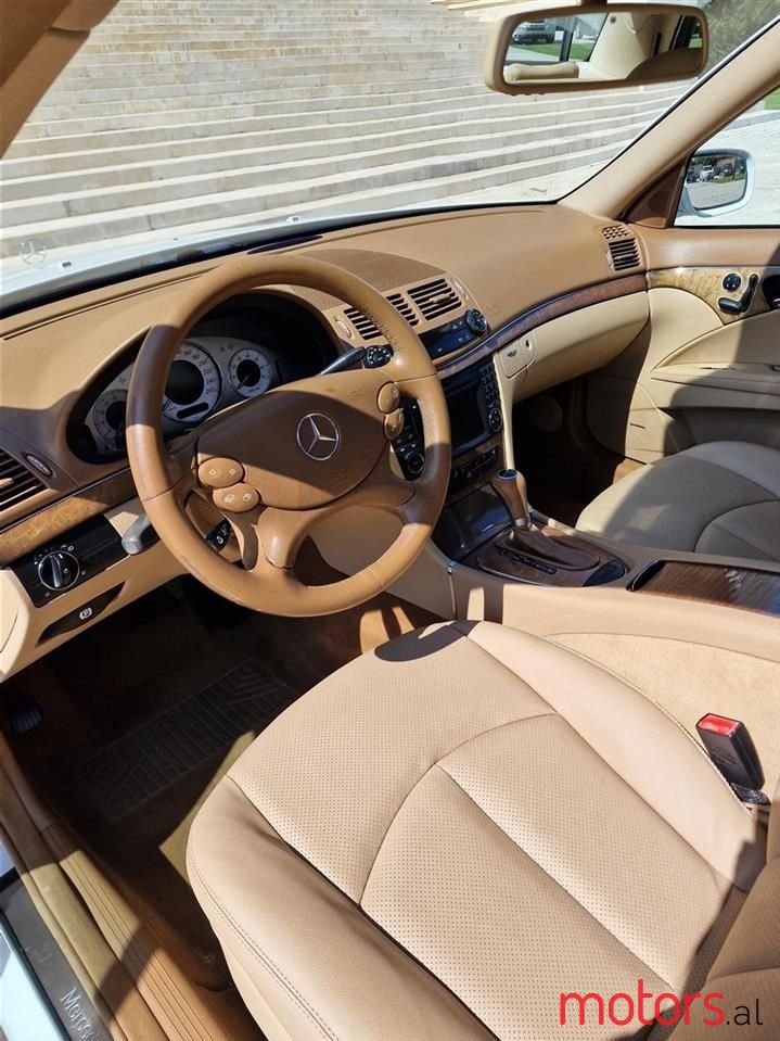 2009' Mercedes-Benz E 300 photo #4