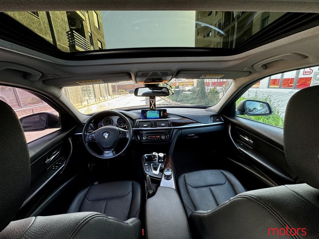 2014' BMW 320 photo #2