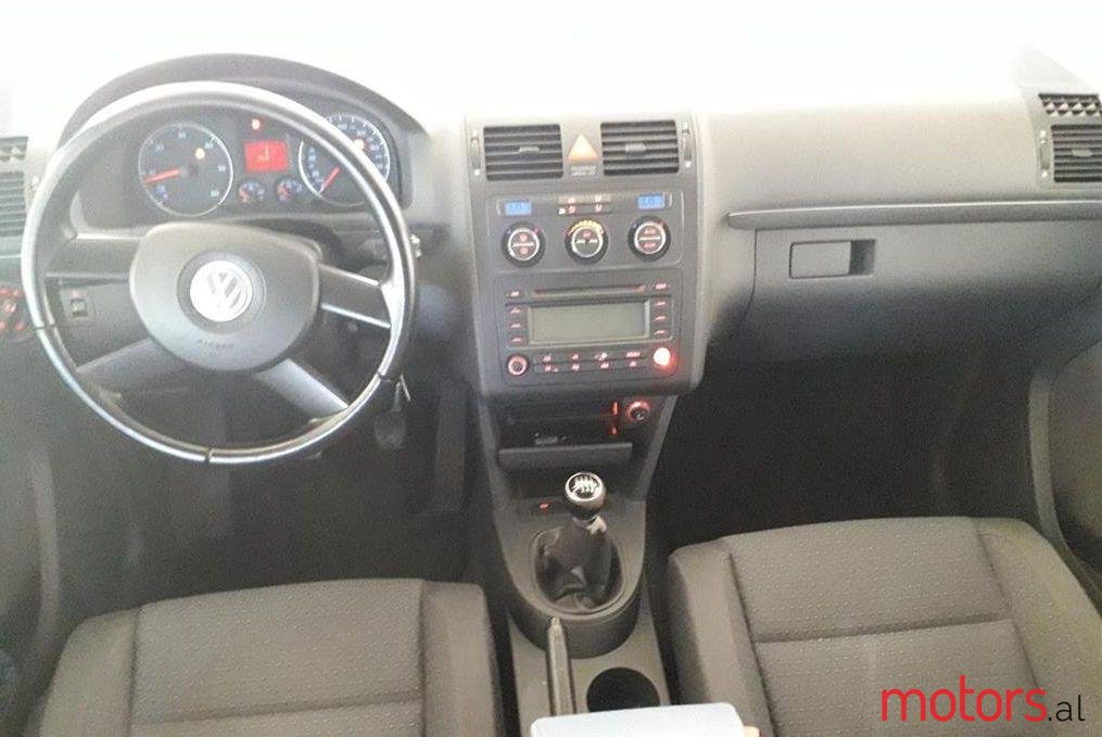 2005' Volkswagen Touran photo #1