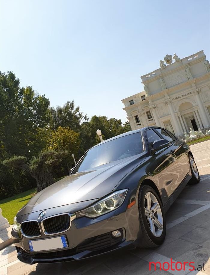 2012' BMW 320 photo #1