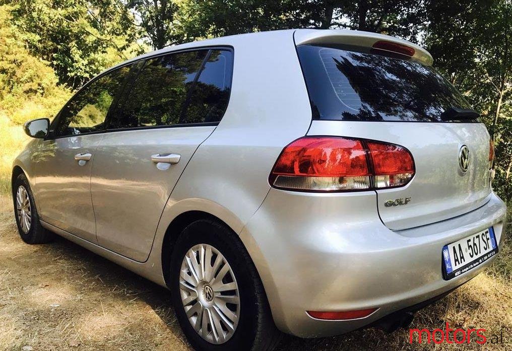 2010' Volkswagen Golf photo #2