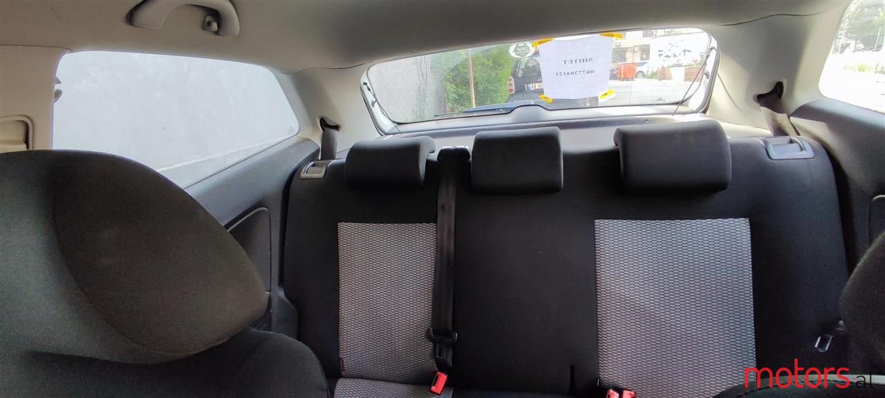 2015' Volkswagen Polo photo #4