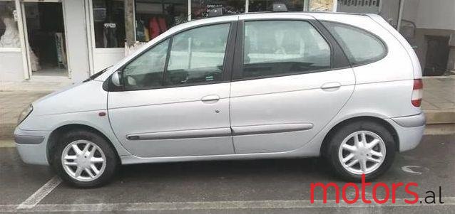 2002' Renault Megane photo #1