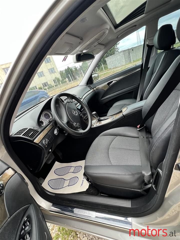 2008' Mercedes-Benz E 220 photo #5