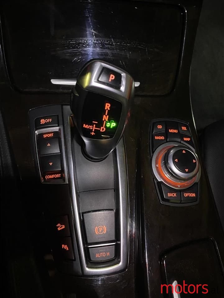 2011' BMW 528 photo #3