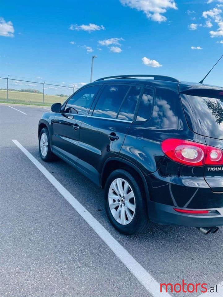 2010' Volkswagen Tiguan photo #4