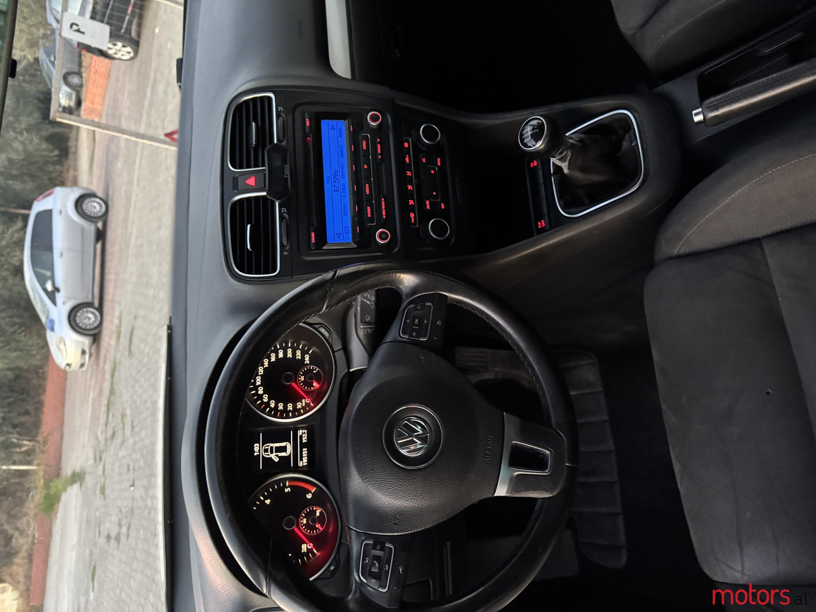 2009' Volkswagen Golf photo #5