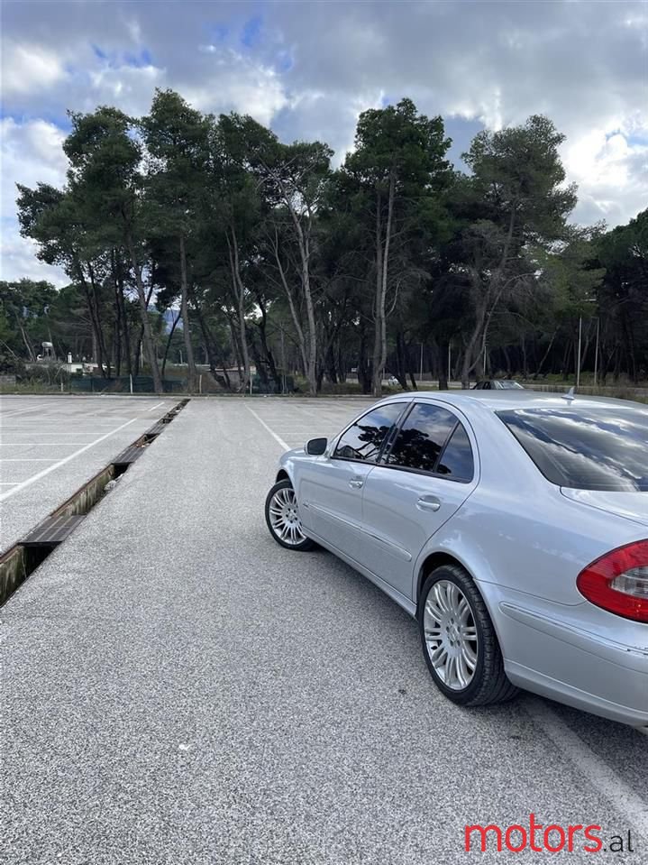 2009' Mercedes-Benz 320 photo #3