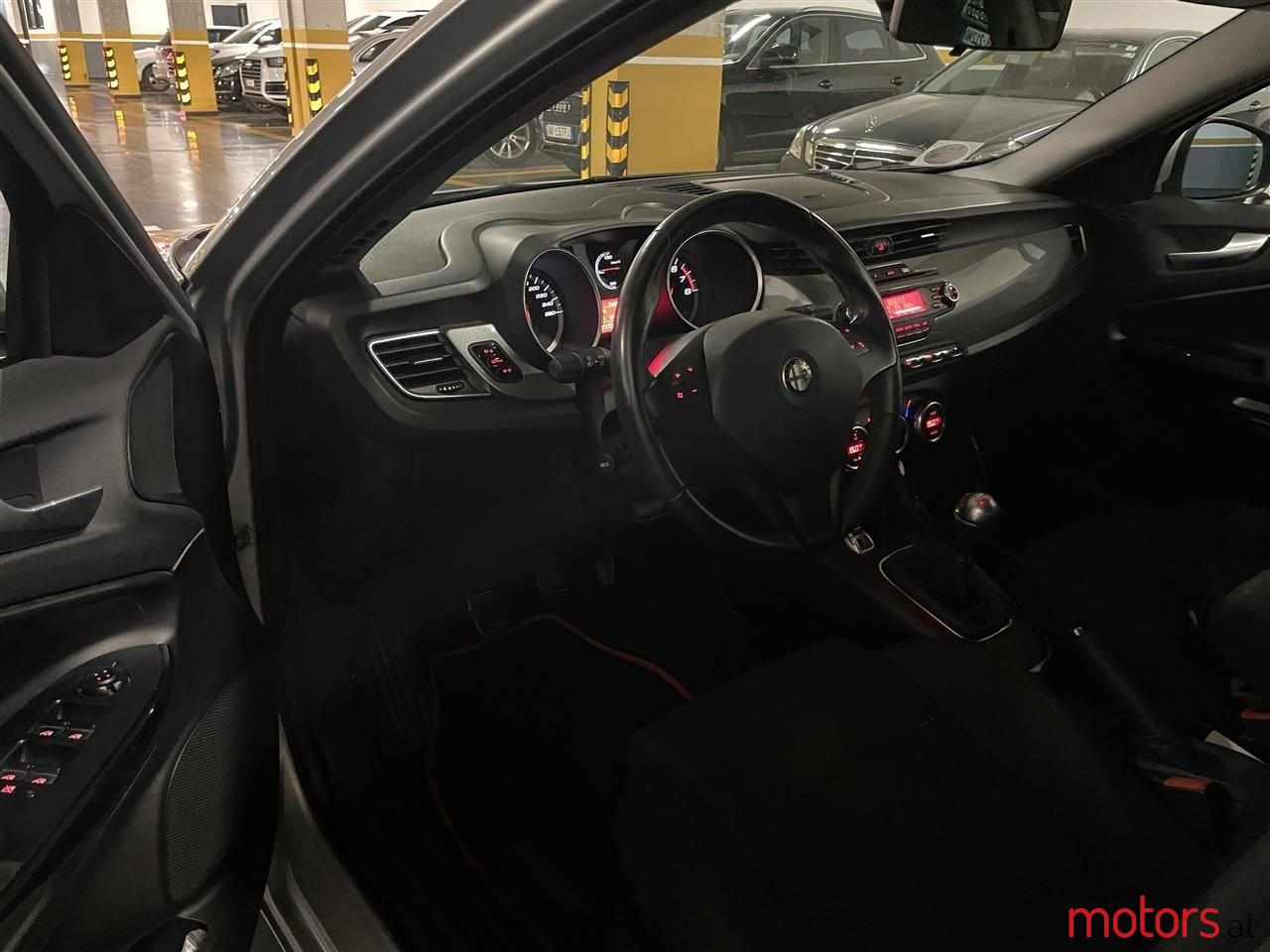 2013' Alfa Romeo Giulietta photo #3