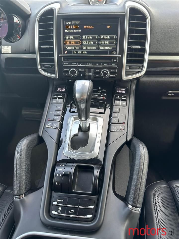 2012' Porsche Cayenne photo #4