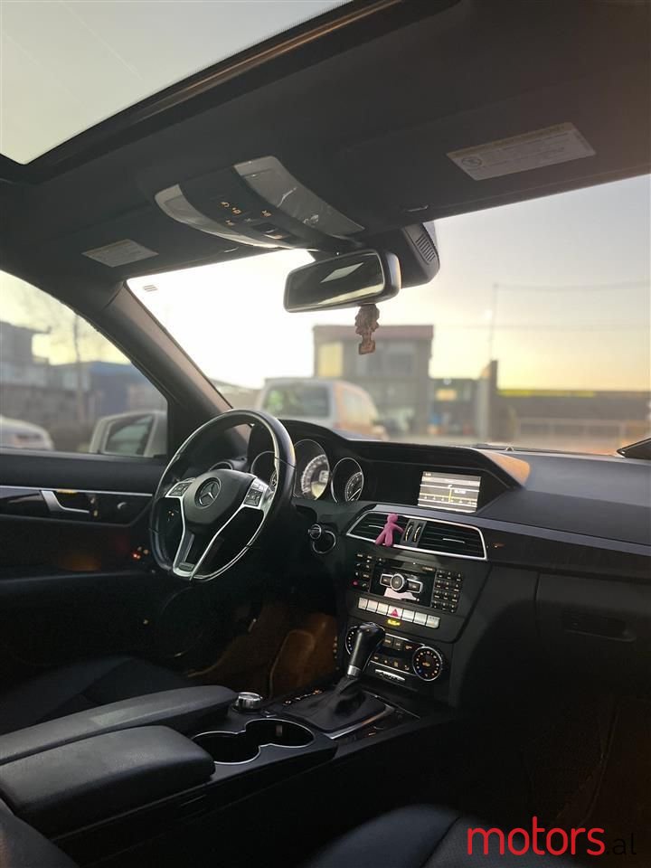 2012' Mercedes-Benz C 300 photo #4