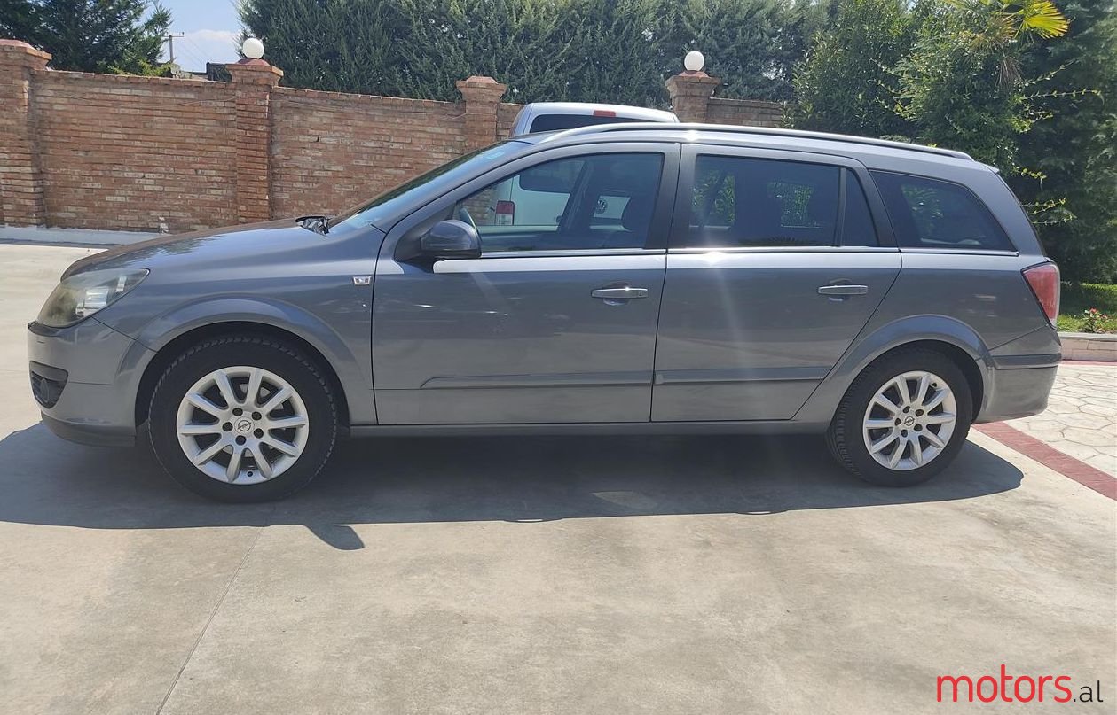 2005' Opel Astra photo #1