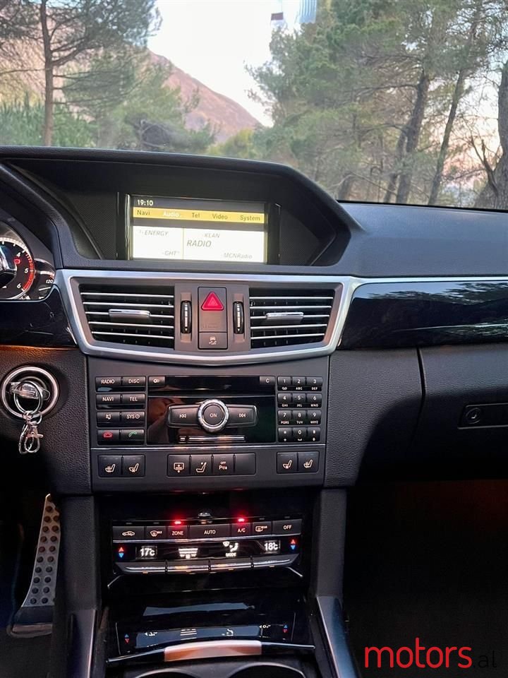 2010' Mercedes-Benz E 350 photo #4