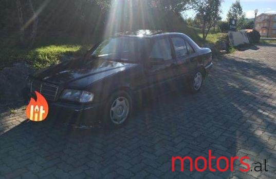 1998' Mercedes-Benz 220 photo #1