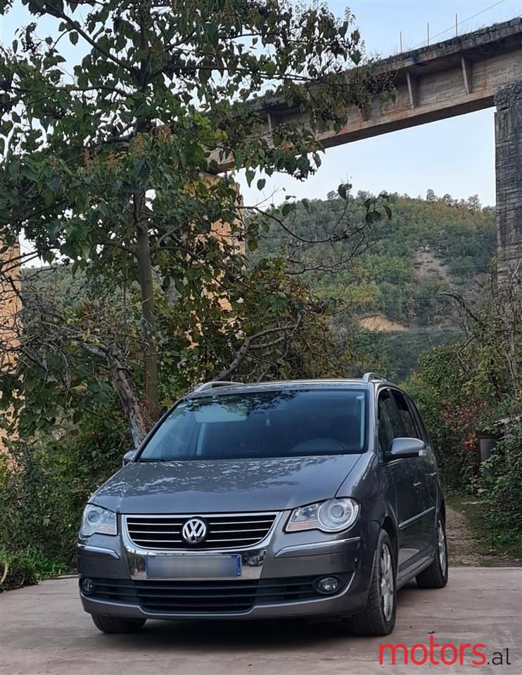 2008' Volkswagen Touran photo #1