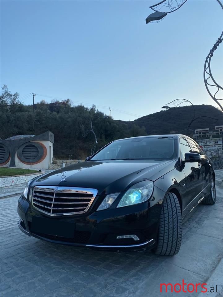 2010' Mercedes-Benz E 220 photo #6