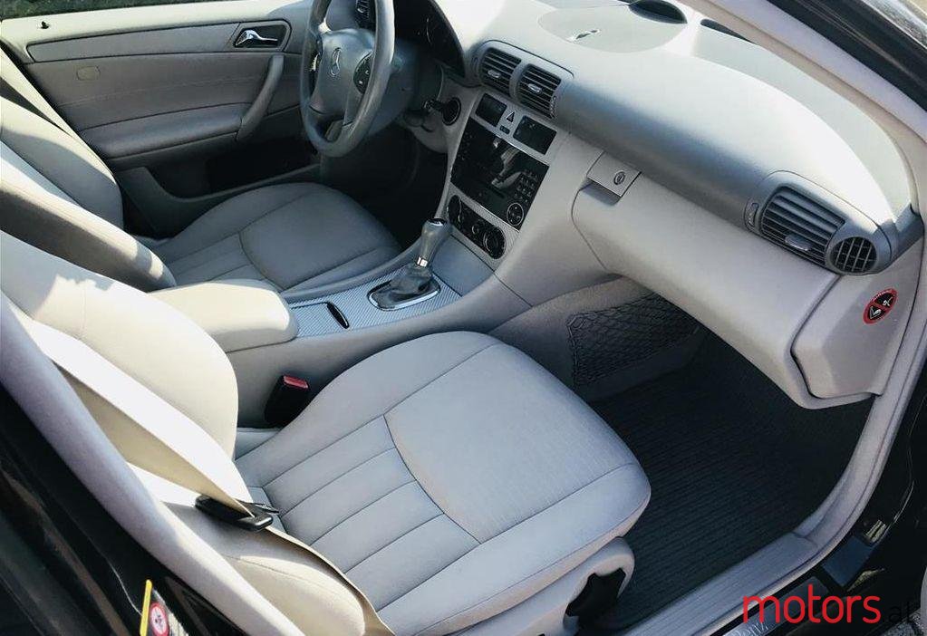 2005' Mercedes-Benz C 220 photo #2