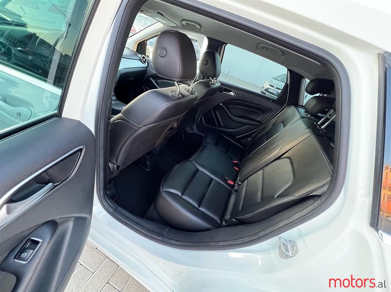 2015' Mercedes-Benz B 180 photo #6