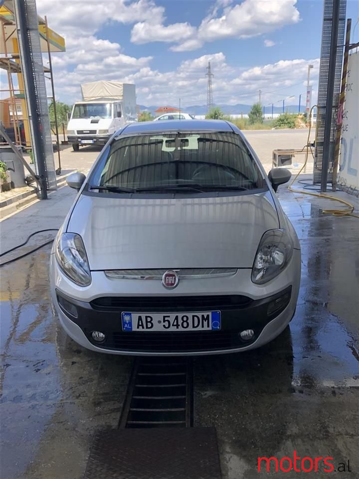 2012' Fiat Punto Evo photo #4