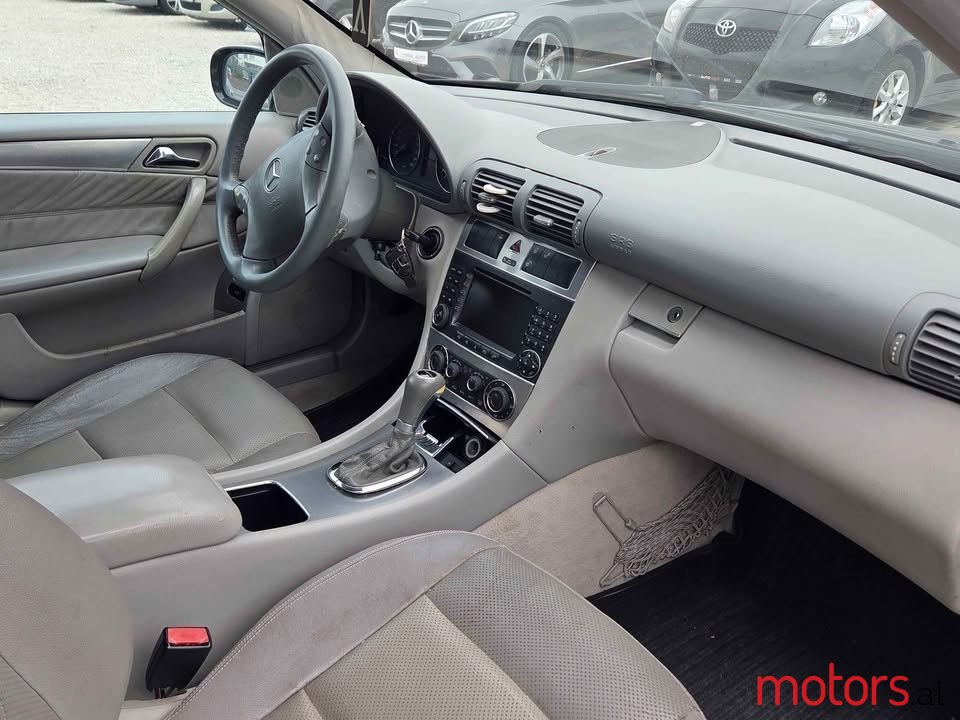 2004' Mercedes-Benz 220 photo #6