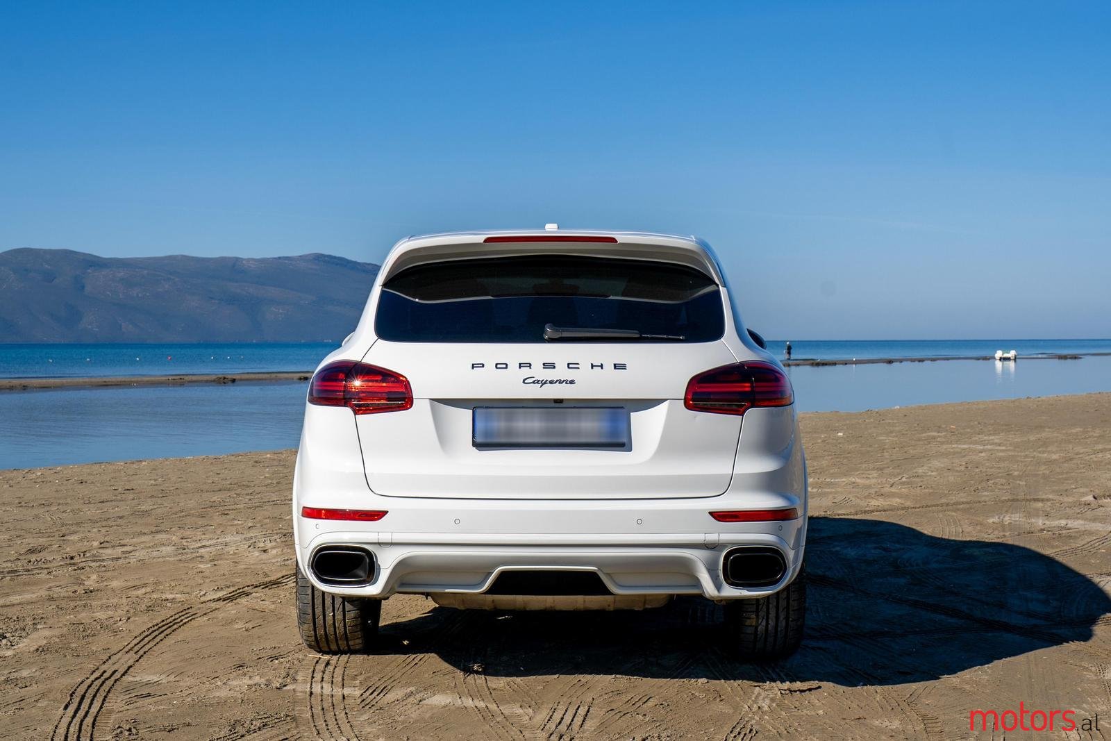 2016' Porsche Cayenne photo #3