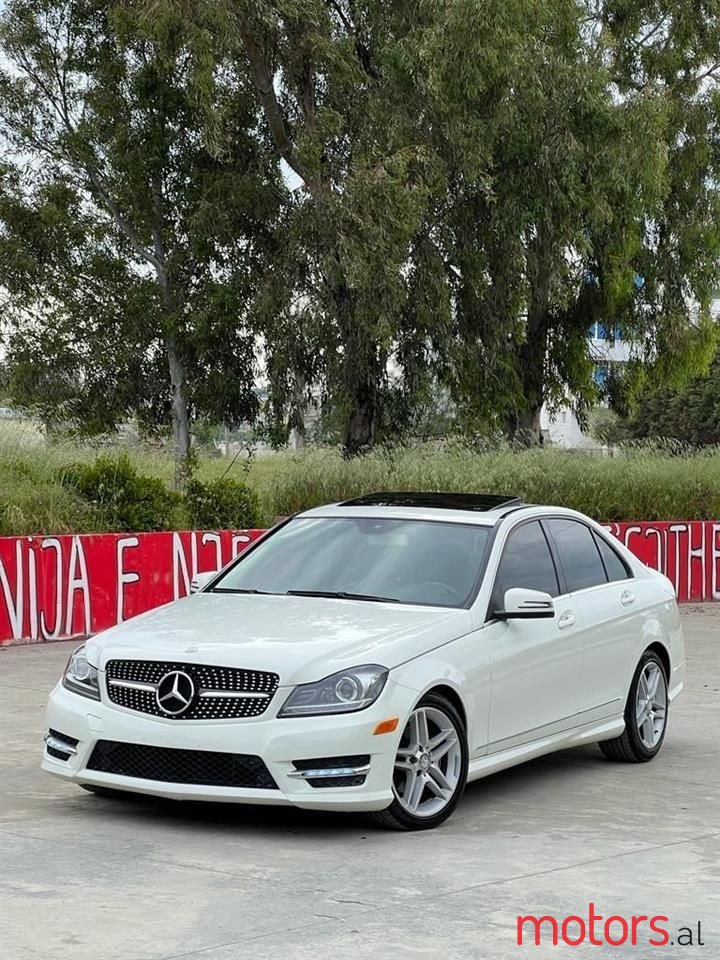 2012' Mercedes-Benz C 300 photo #1