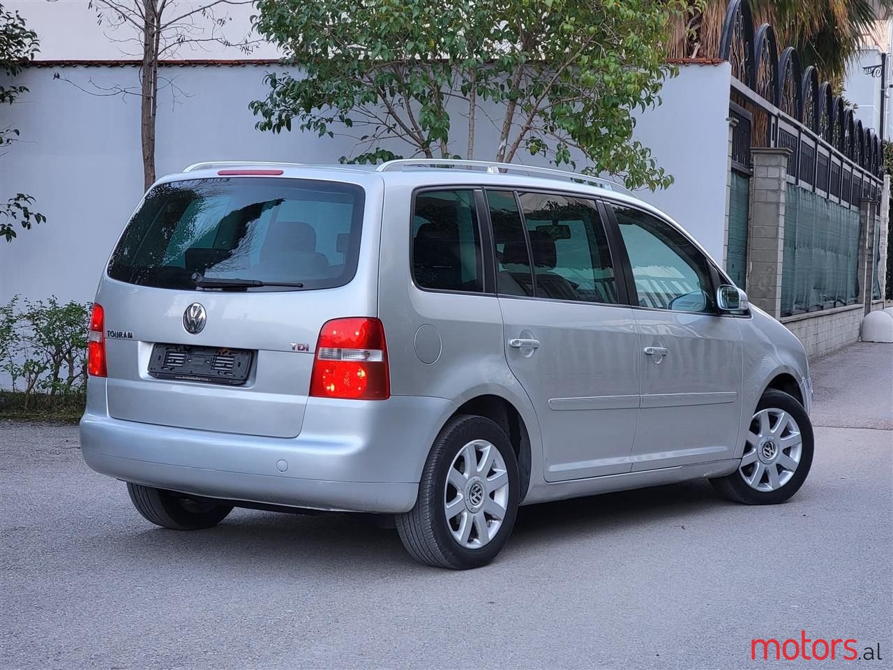 2004' Volkswagen Touran photo #4