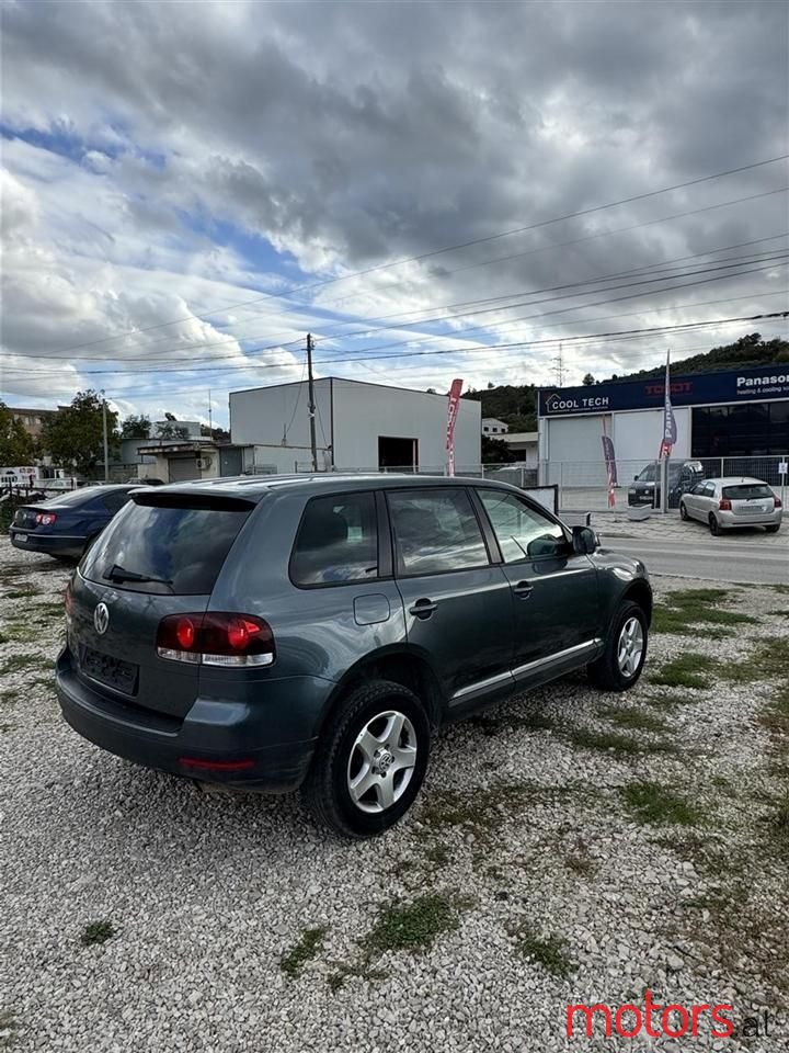 2007' Volkswagen Touareg photo #5