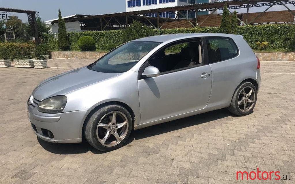 2004' Volkswagen Golf photo #1