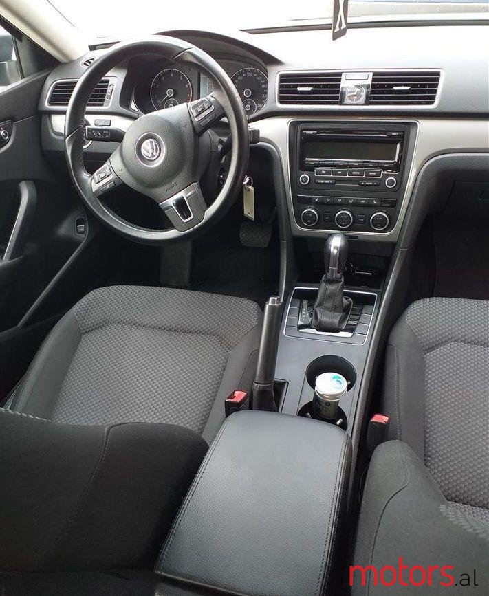 2013' Volkswagen Passat photo #2