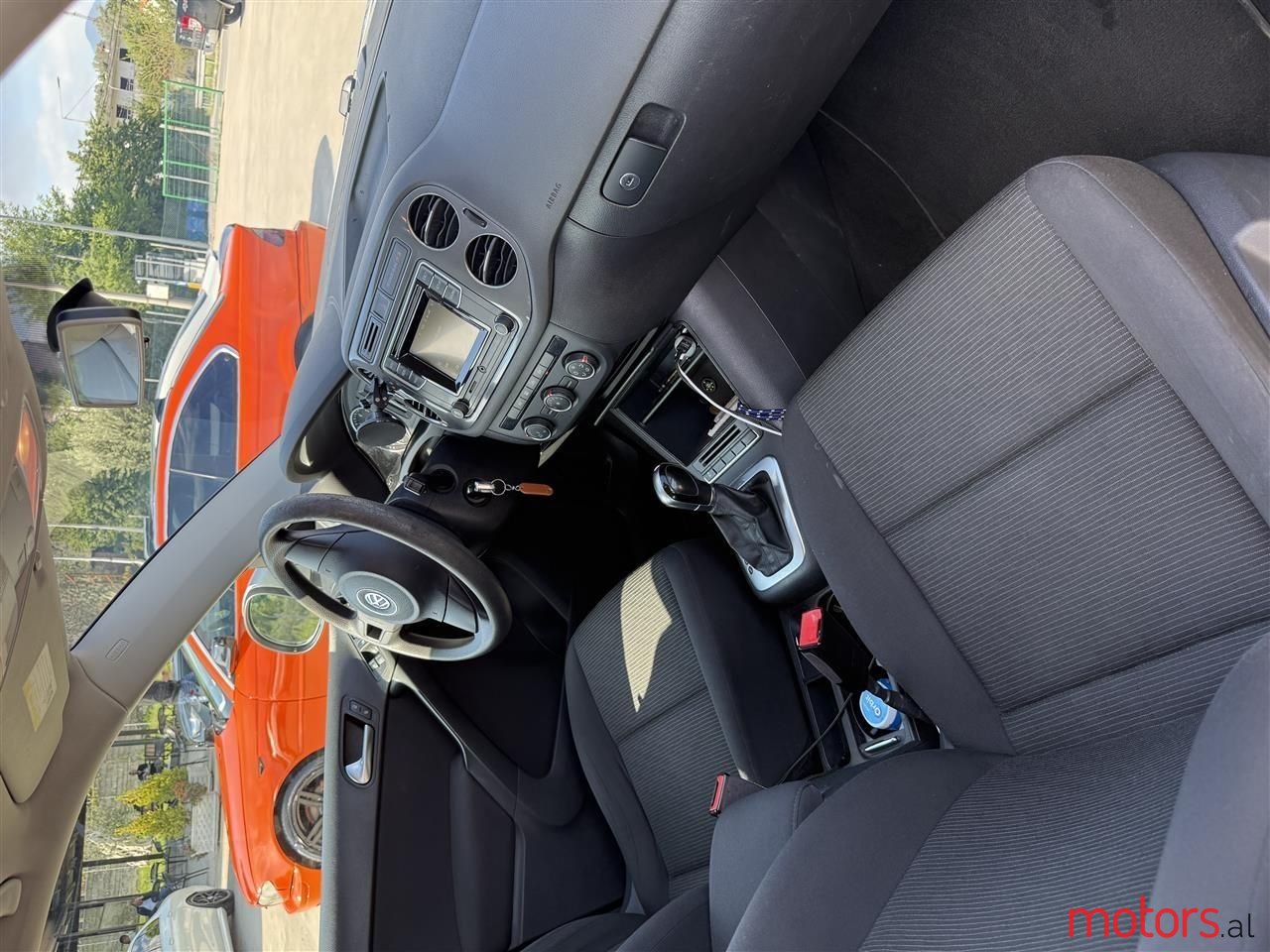 2018' Volkswagen Tiguan photo #1