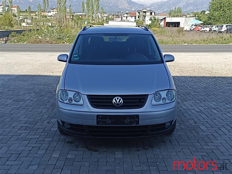 2005' Volkswagen Touran photo #5