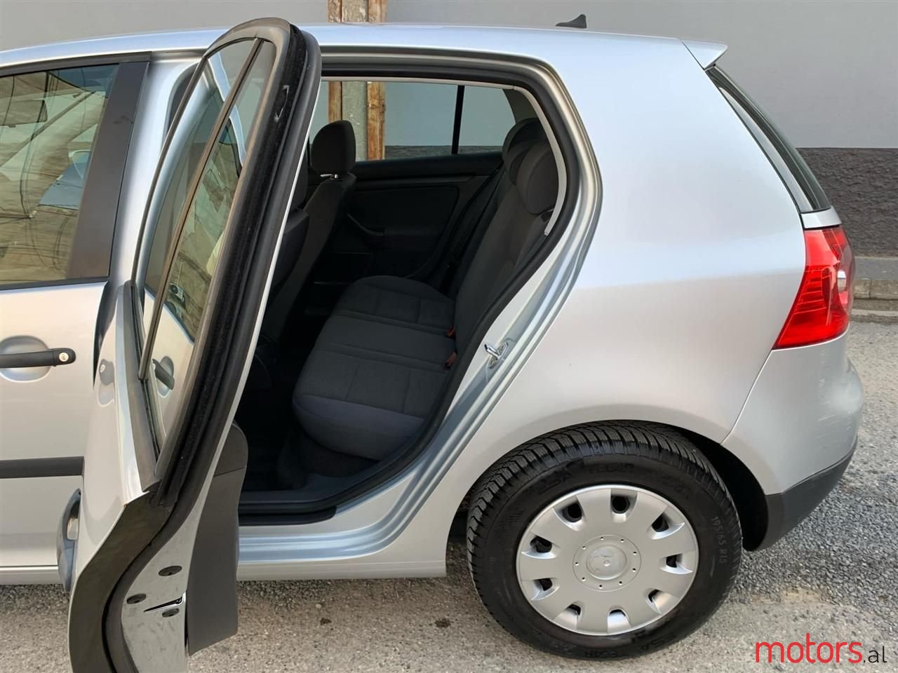 2005' Volkswagen Golf photo #5