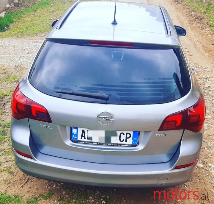 2011' Opel Astra J photo #3