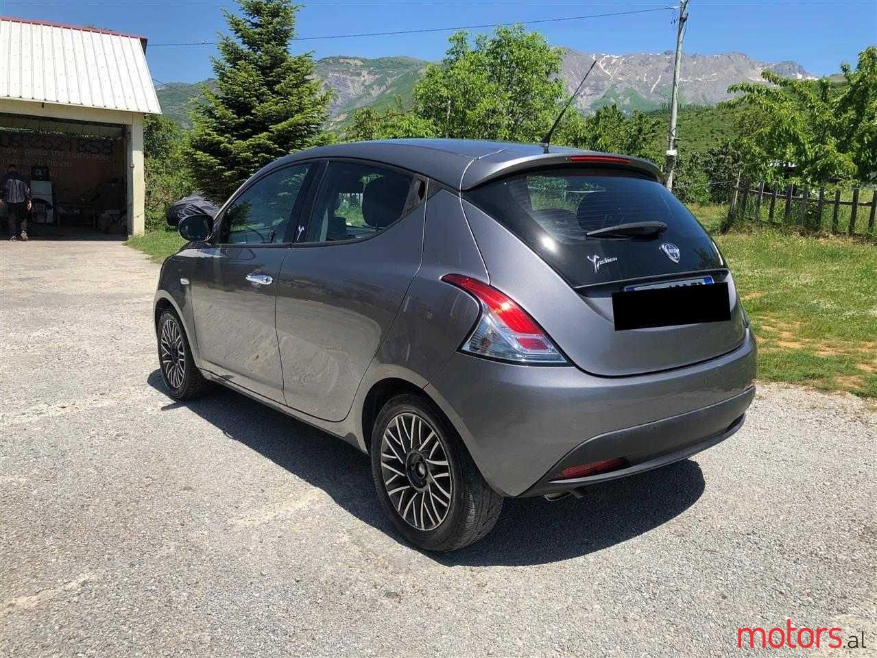 2011' Lancia Ypsilon photo #2