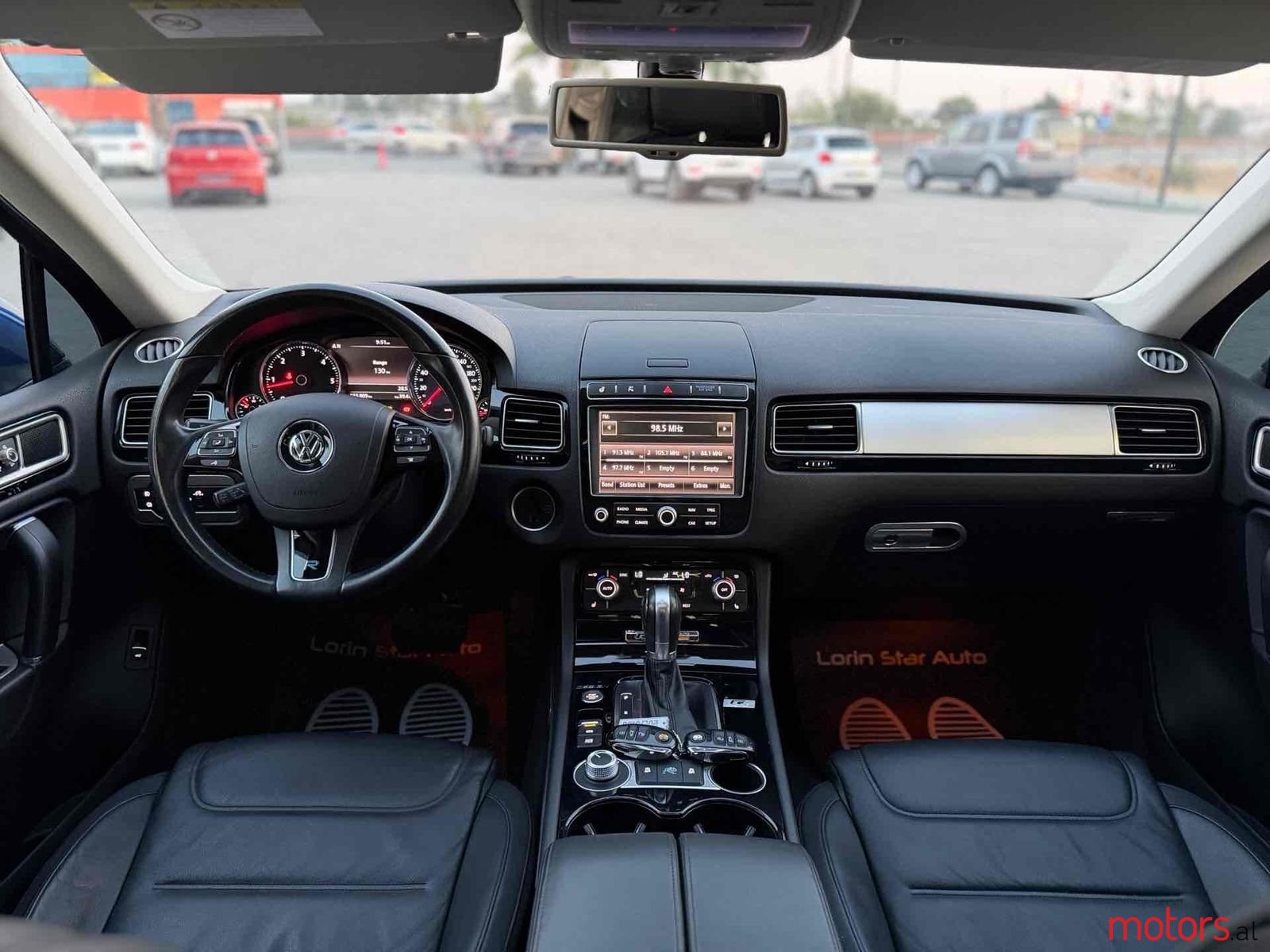 2015' Volkswagen Touareg photo #4