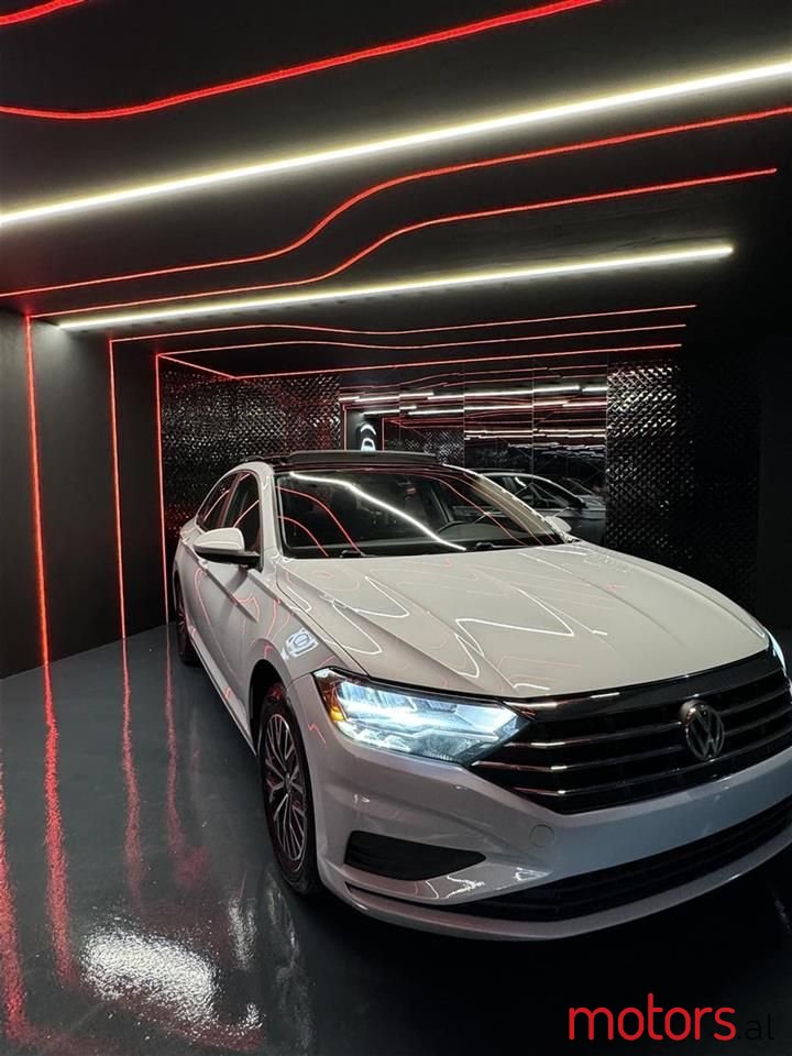 2018' Volkswagen Jetta photo #2